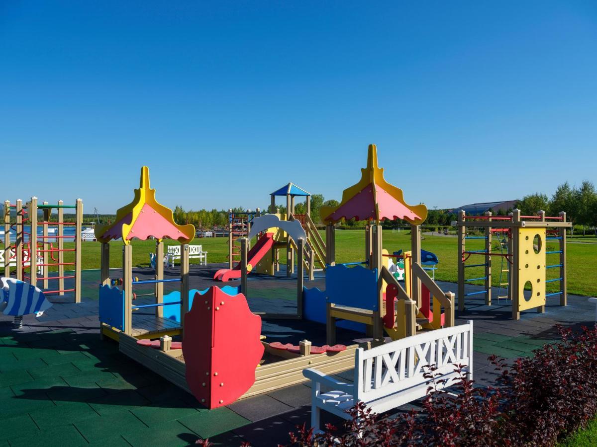 Rixos Borovoe Hotell Shchūchīnsk Exteriör bild Playground in the park