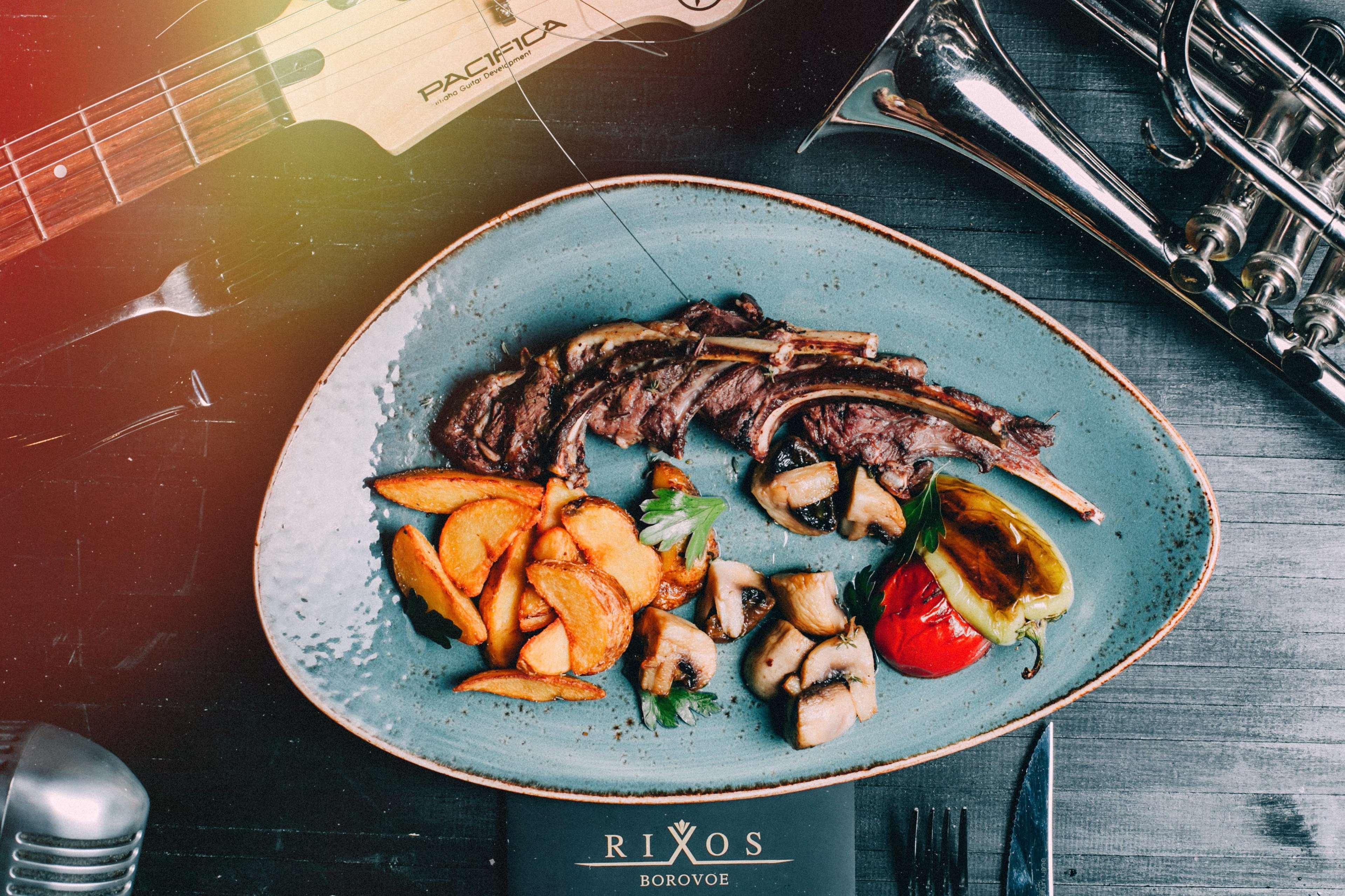 Rixos Borovoe Hotell Shchūchīnsk Exteriör bild A steak prepared at RIXOS