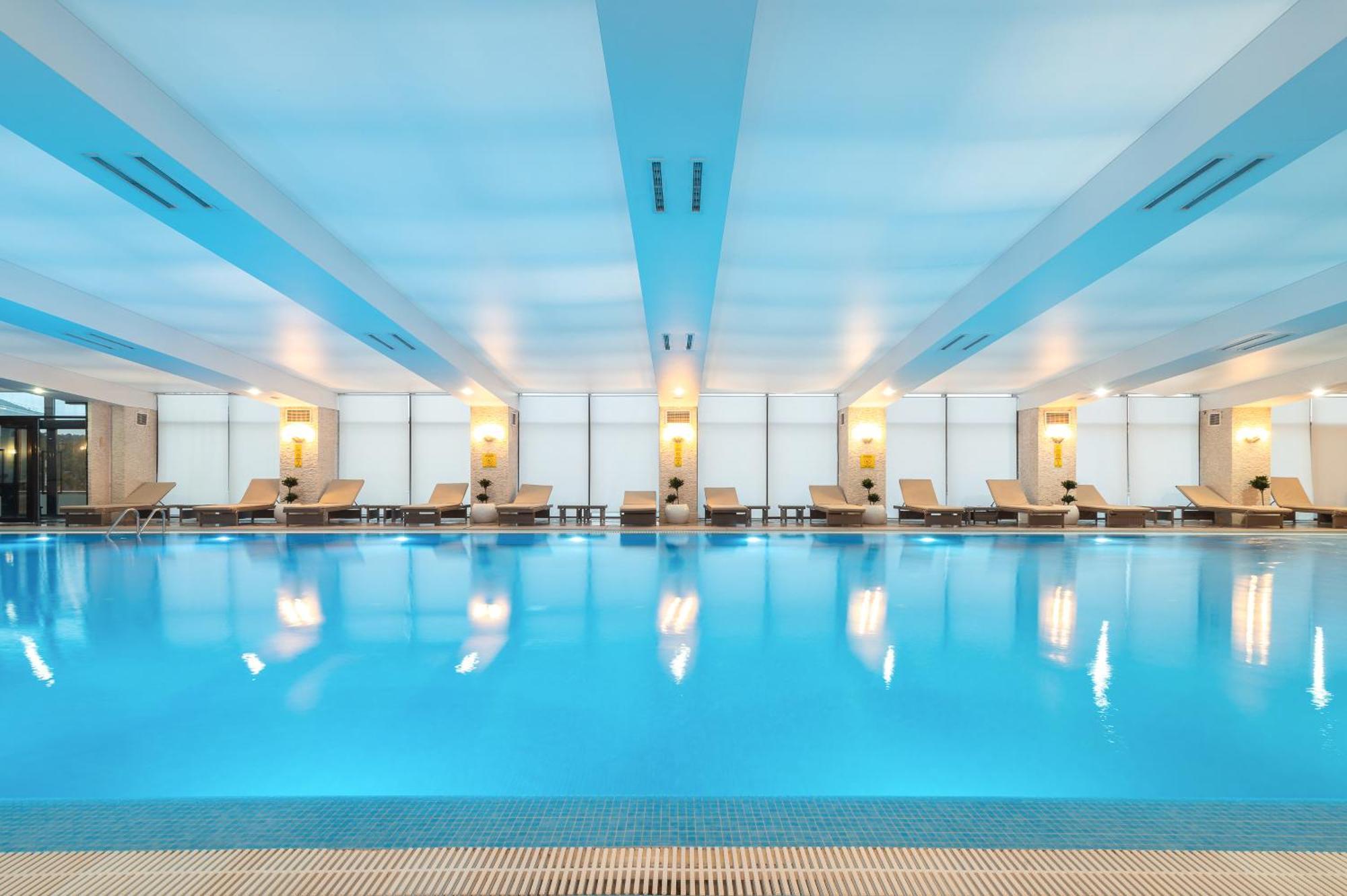 Rixos Borovoe Hotell Shchūchīnsk Exteriör bild The pool at the hotel